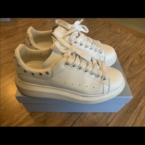 Alexander McQueen sneaker skull studs - Picture 2 of 2